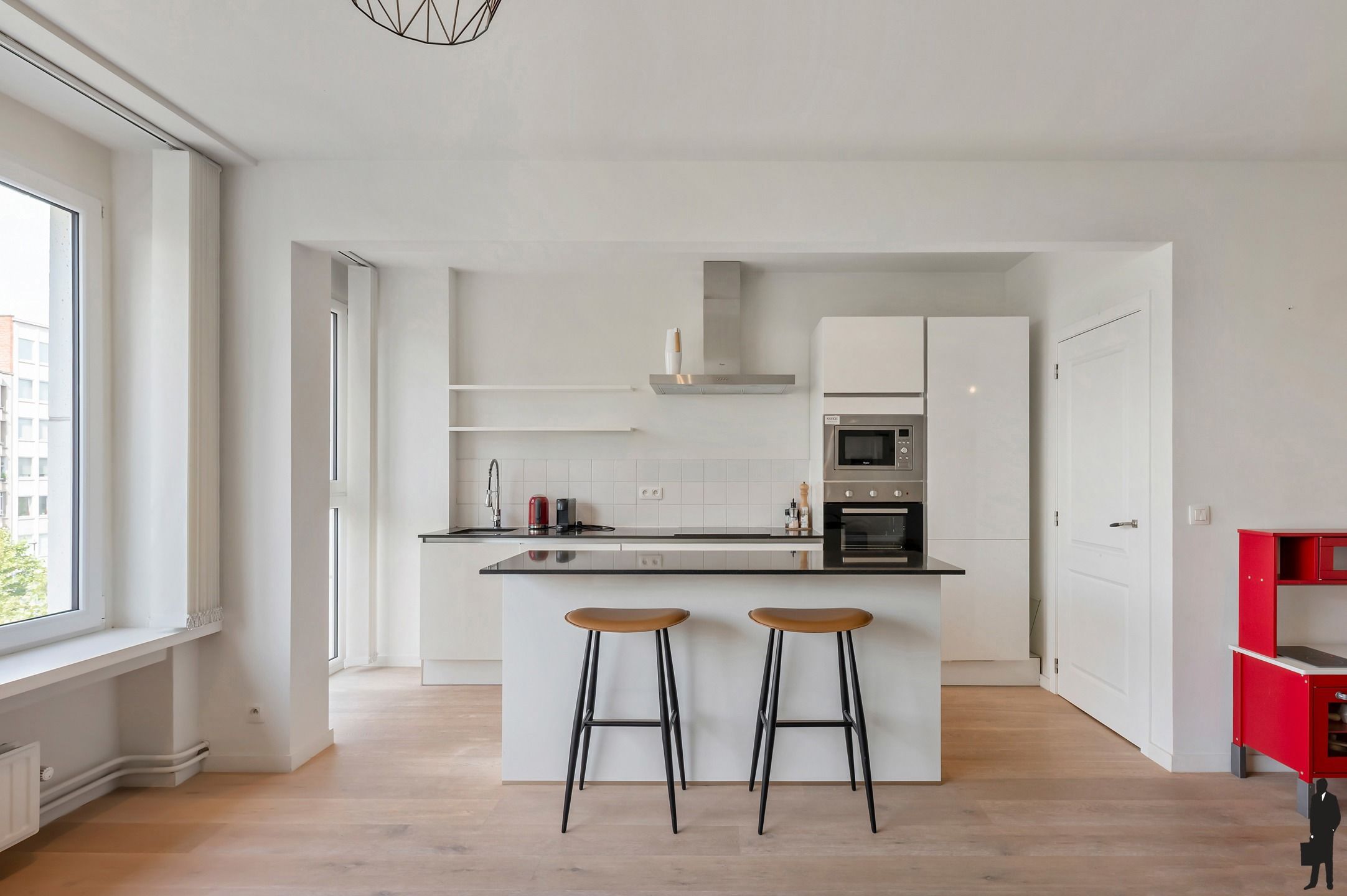 Instapklaar en prachtig gerenoveerd appartement met 2 slaapkamers en terras foto 3