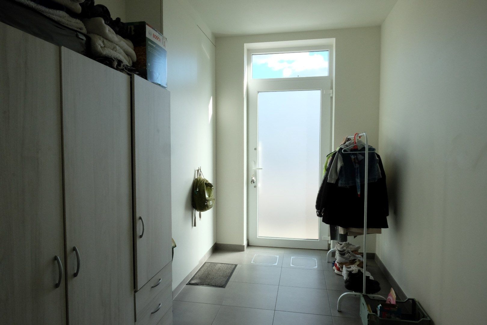 Recente woning met tuin en parkings. foto 2