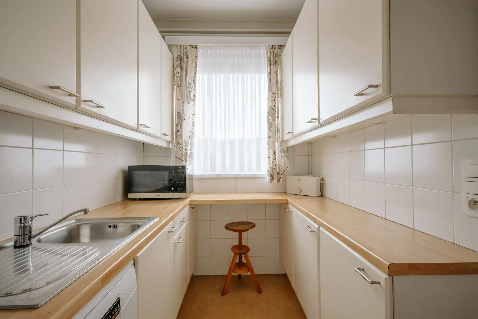 Ruim 3-slaapkamerappartement met karakter en autostaanplaats foto 8