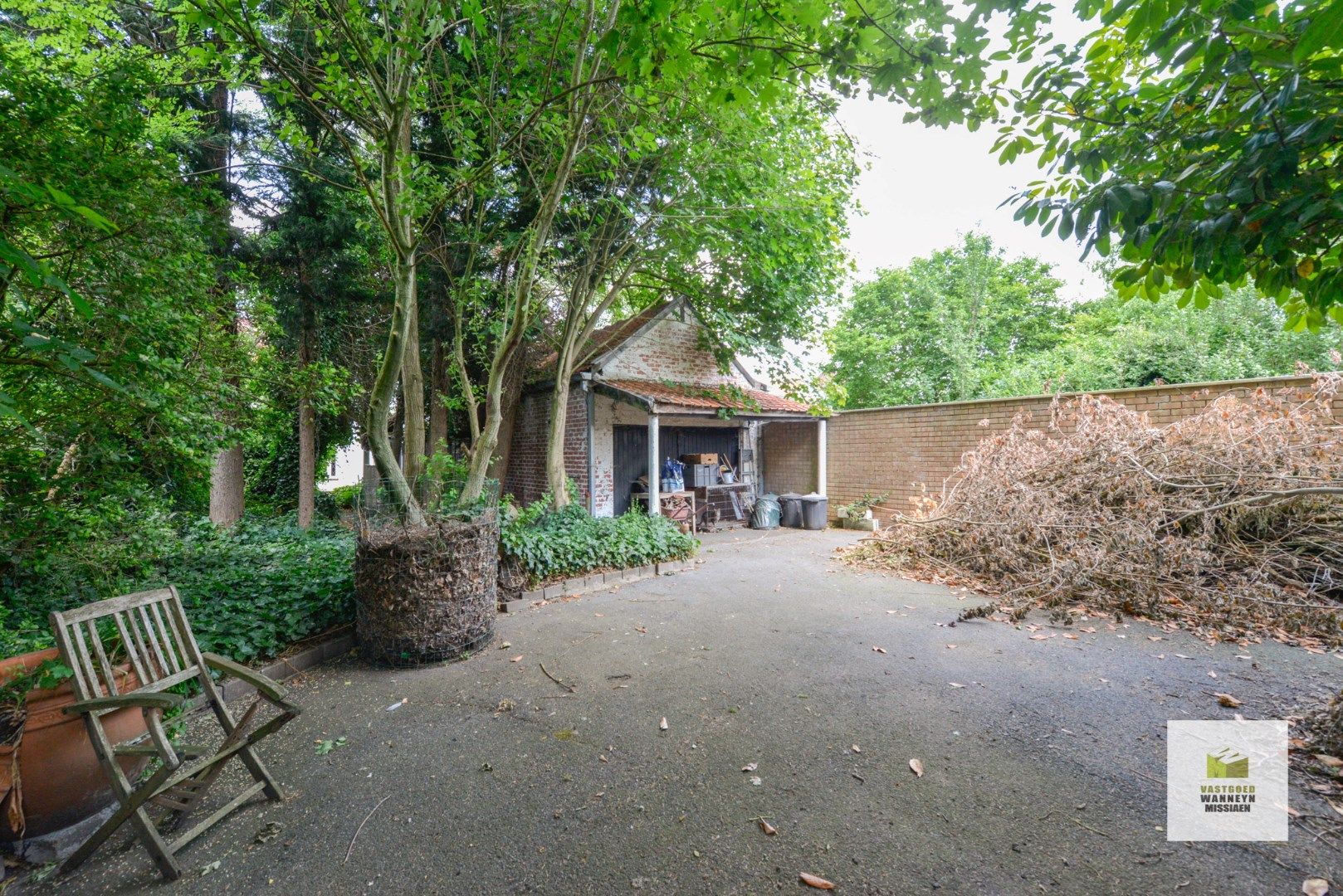 Karaktervolle, te renoveren woning met 3 slaapkamers, diepe tuin, garage met uitweg. foto 13