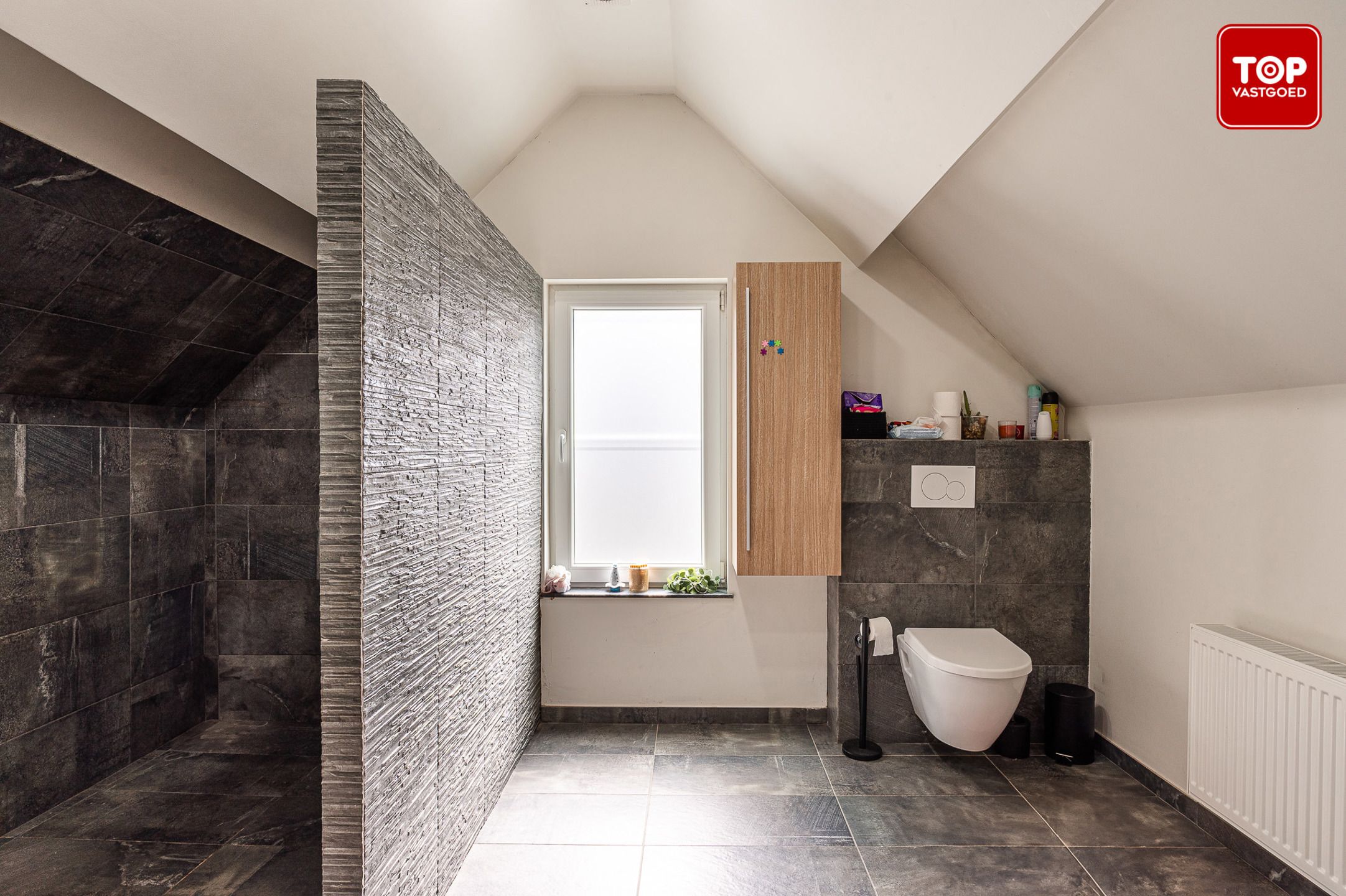 Alleenstaande woning met 3 slaapkamers, 2 badkamers en inpandige garage  foto 21