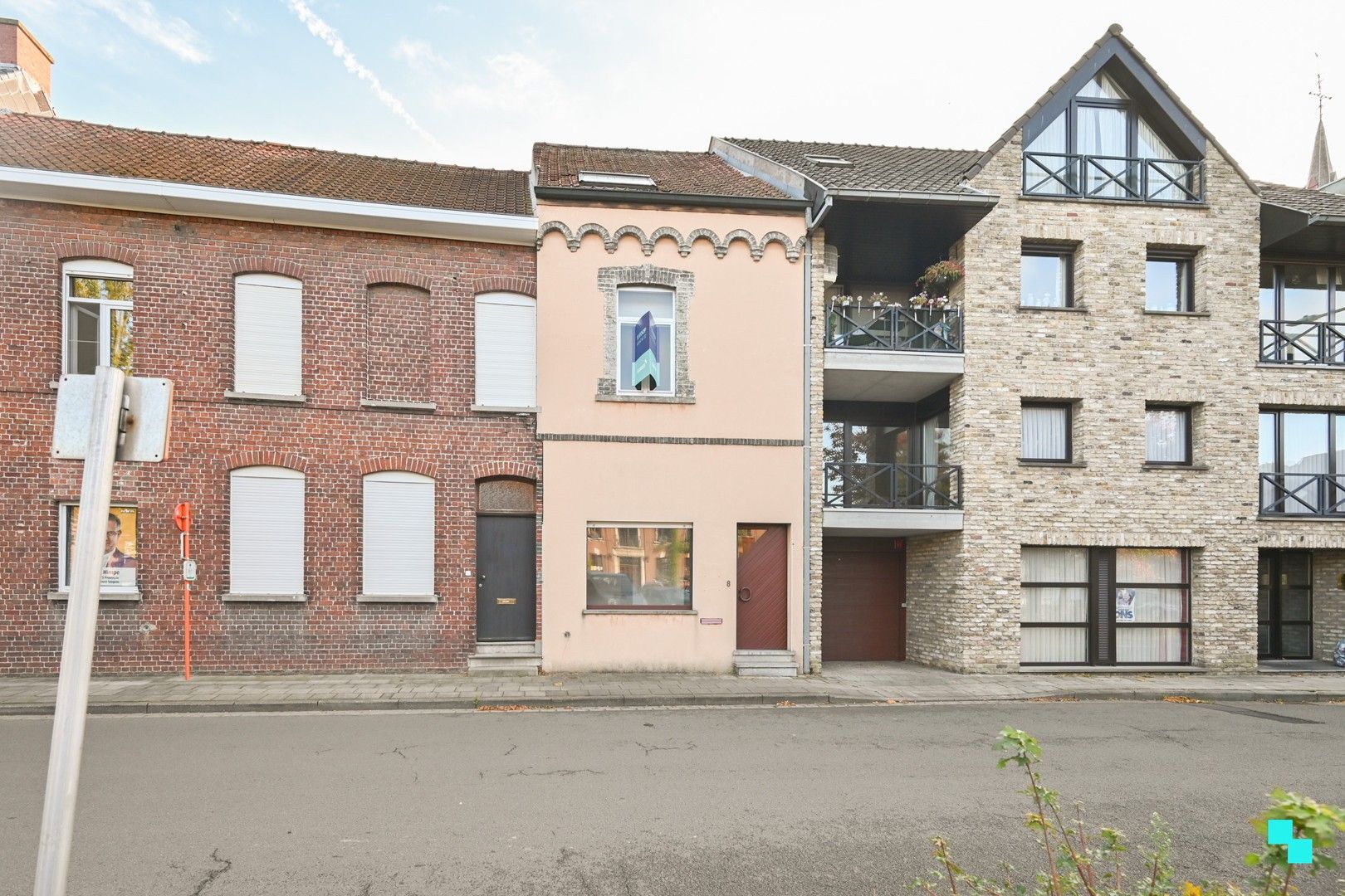 Eéngezinswoning op het dorpsplein van Emelgem foto 24