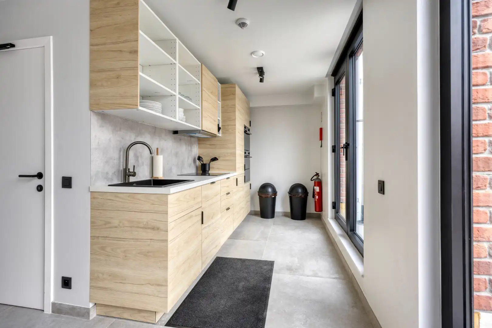 Volledig gerenoveerde en gemeubelde studentenkamers met privé-sanitair.  foto 13