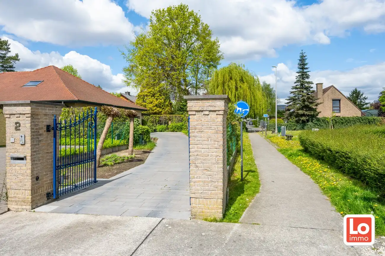 Instap klare open woning met inpandige dubbele garage én zwembad op een rustige locatie nabij het centrum van Zaffelare! foto 35