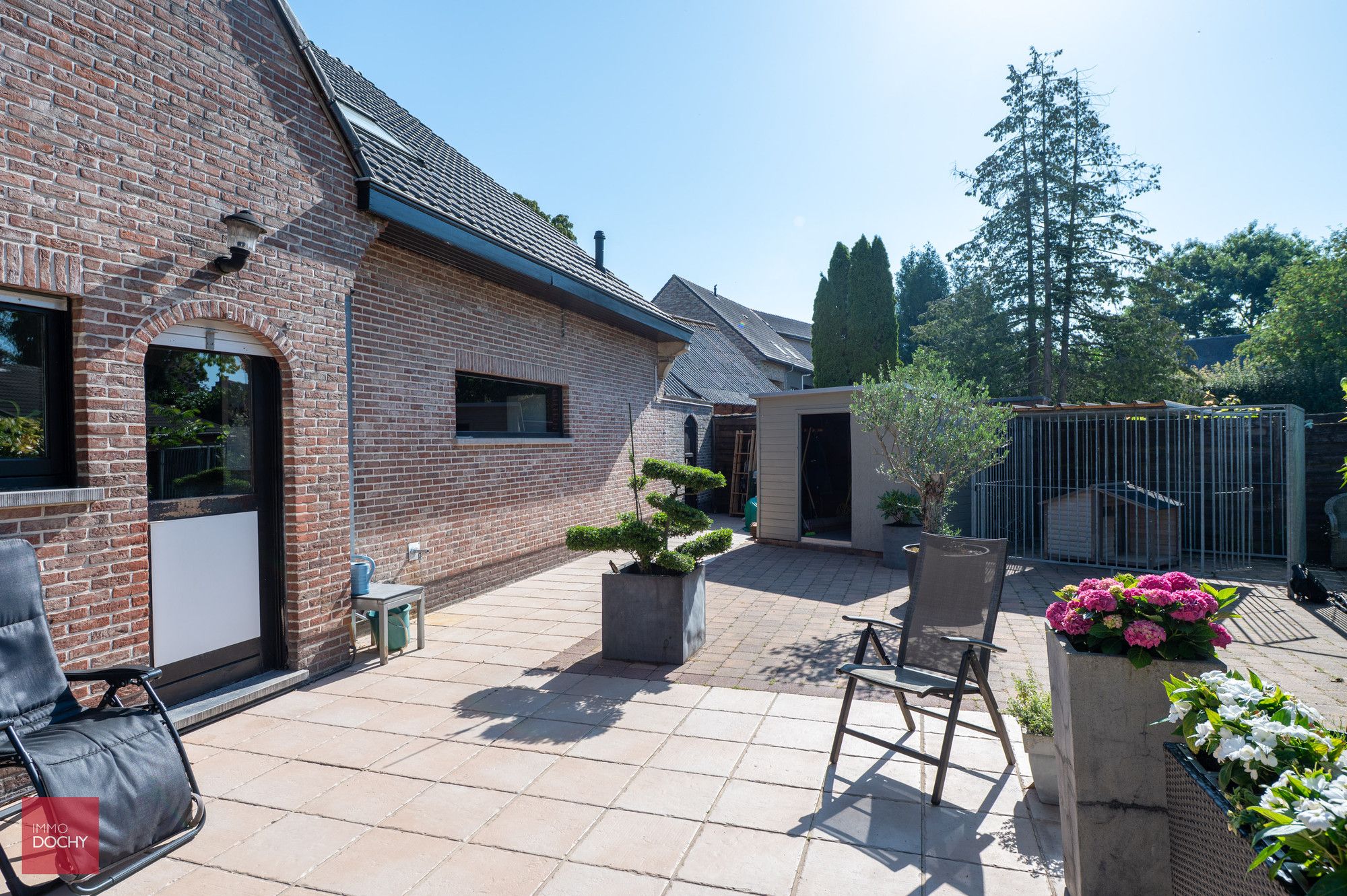 Zeer ruime en verzorgde praktijkwoning of cohousing foto 12