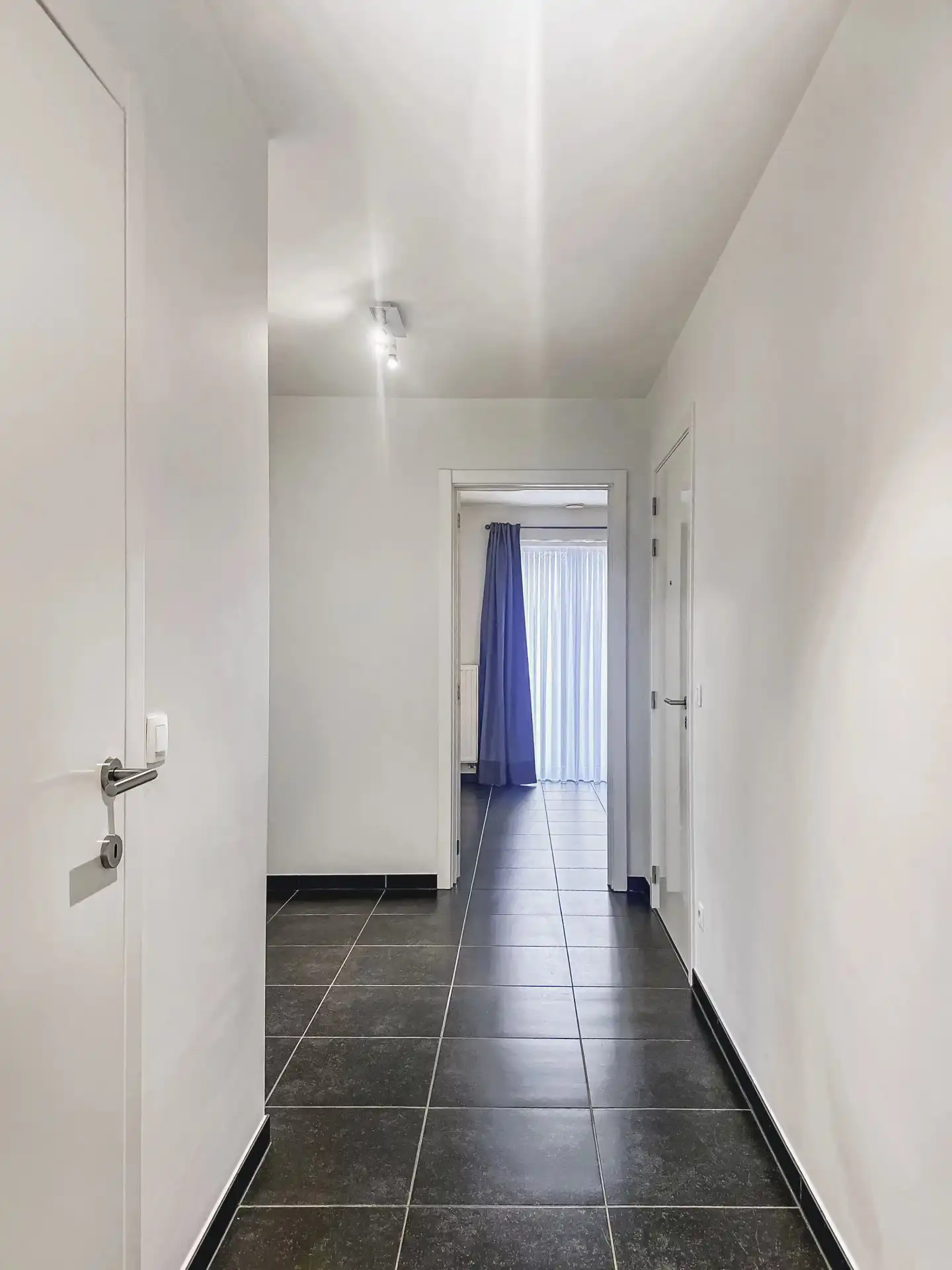 Zeer ruim instapklaar appartement met open uitzicht – 2 slpk – groot terras – garagebox + berging foto 6