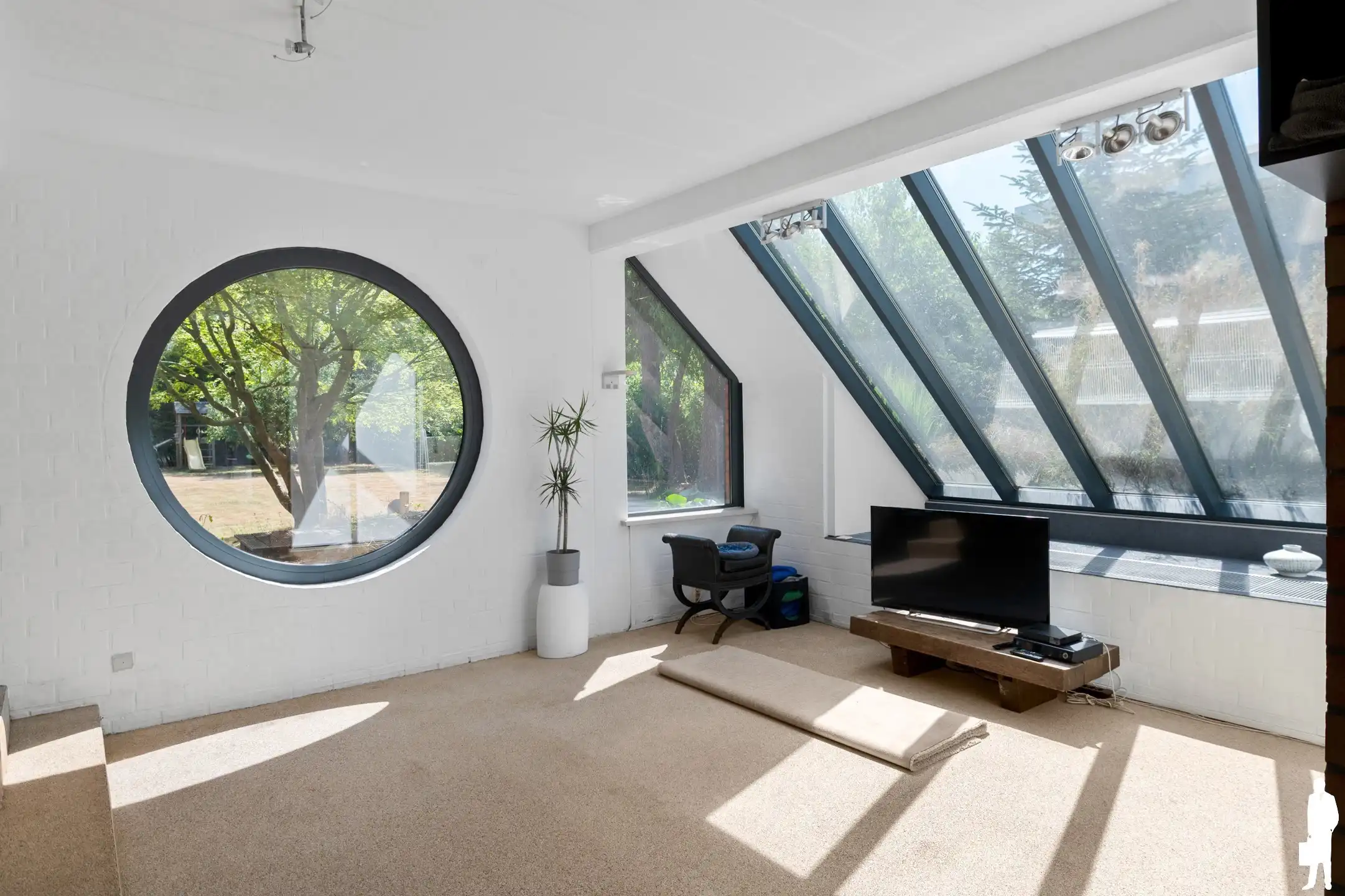 Welgelegen te renoveren villa met 5-7 slpks en 2 badks foto 24