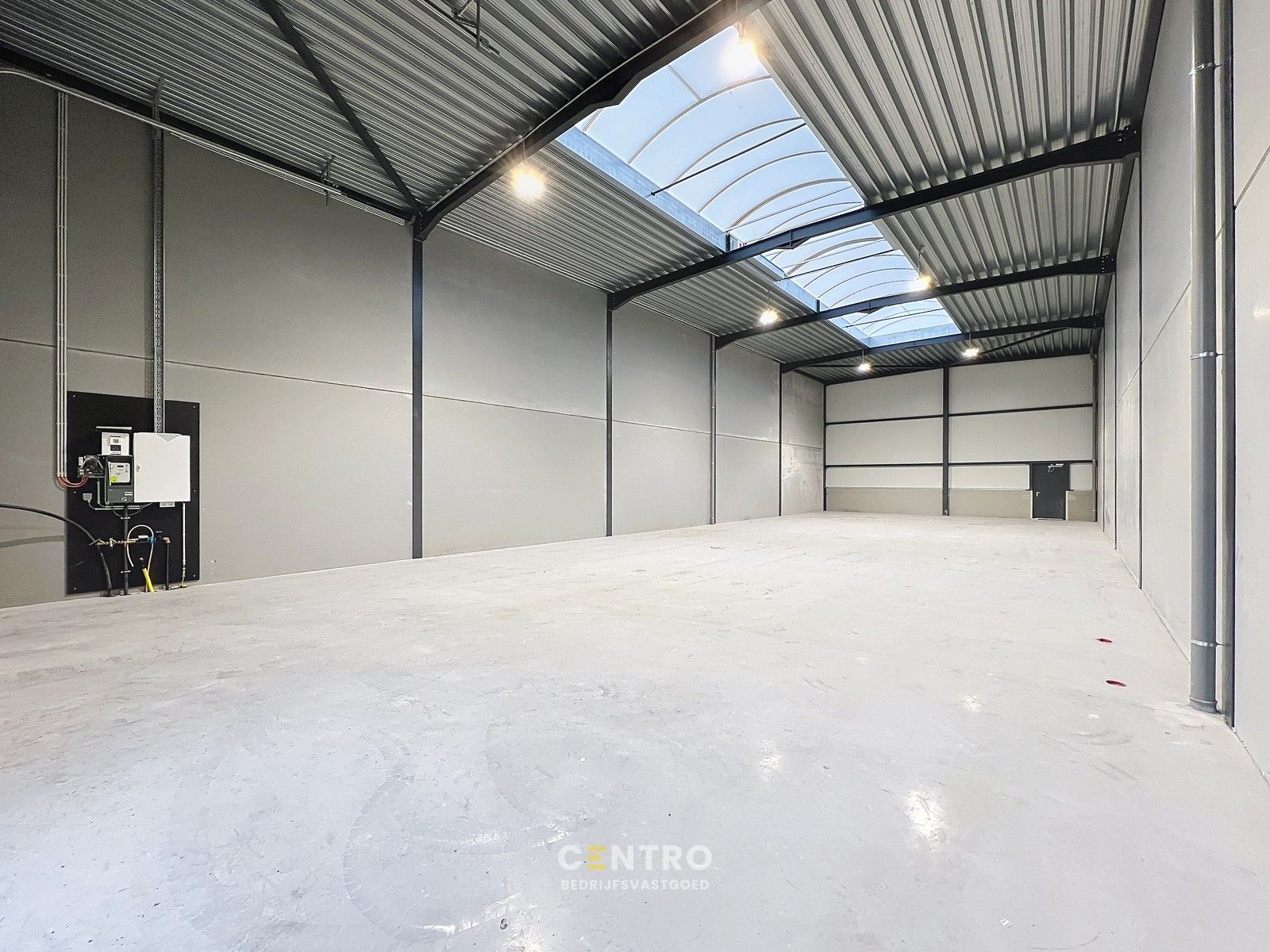 NB-magazijn van ± 275 m² (incl. 2 parkeerplaatsen!) en moderne glaspartij in driehoek TIELT-DEINZE-WAREGEM ! foto 6