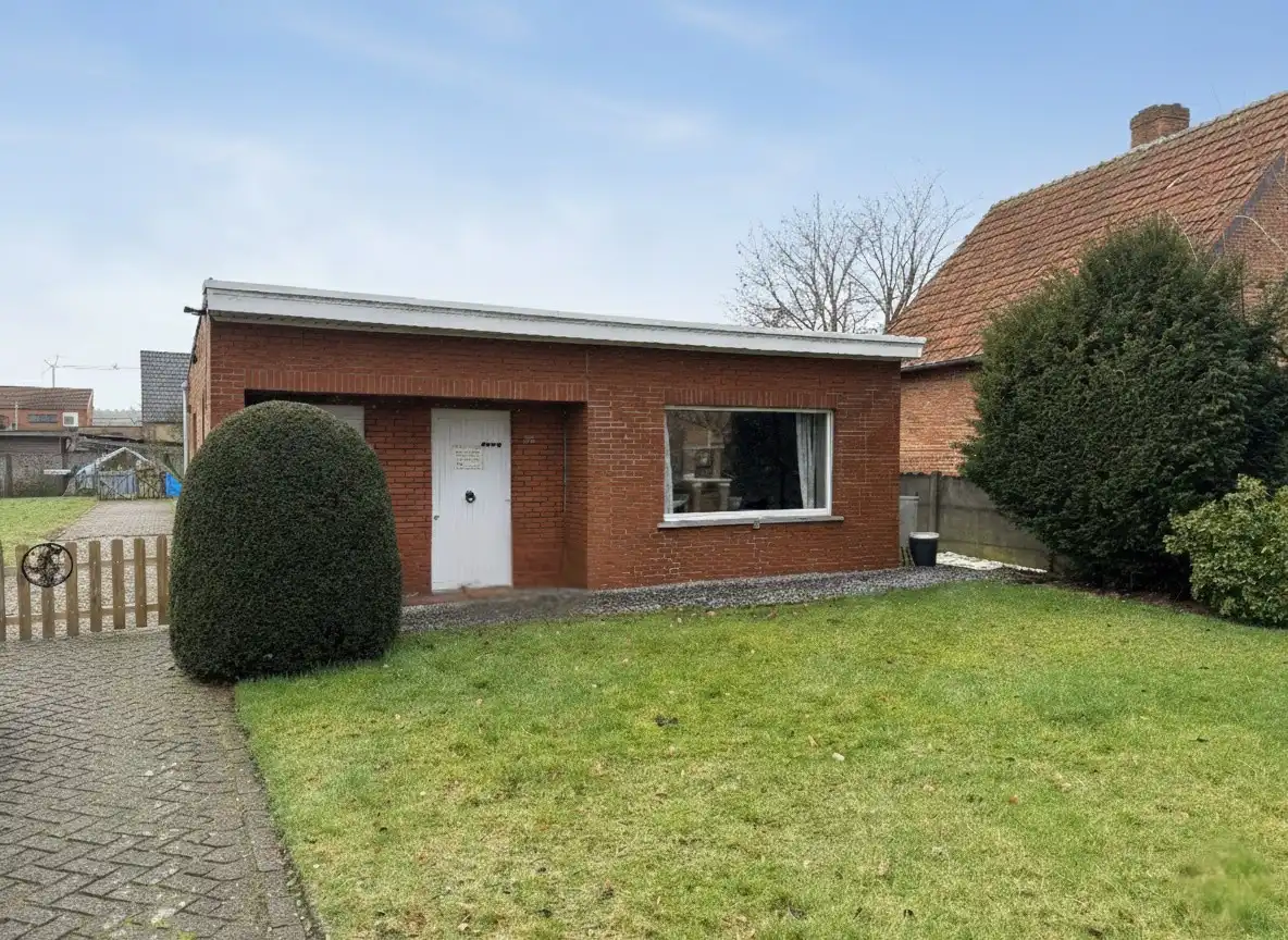 Leuke bungalowwoning gelegen in een rustige woonwijk te Wechelderzande! foto 2