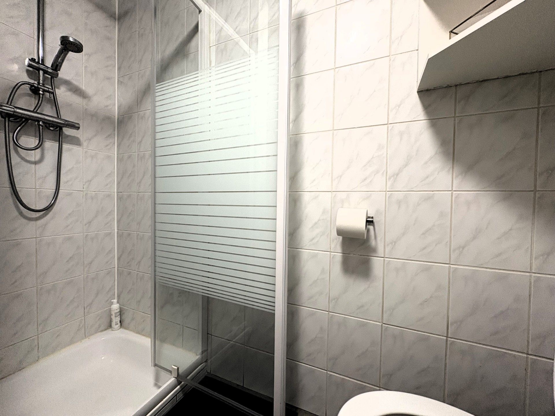 Ruim appartement met 4 slaapkamers en overdekte autostaanplaats foto 12