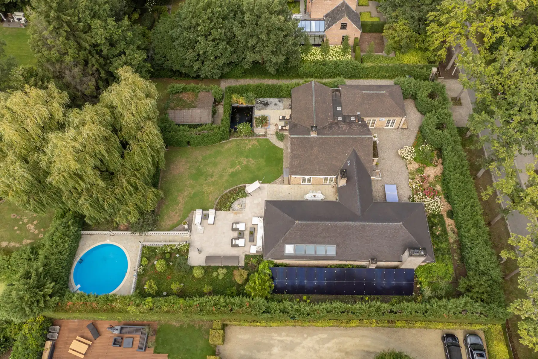 Exclusieve laagbouwvilla met binnen-en buitenzwembad foto 32