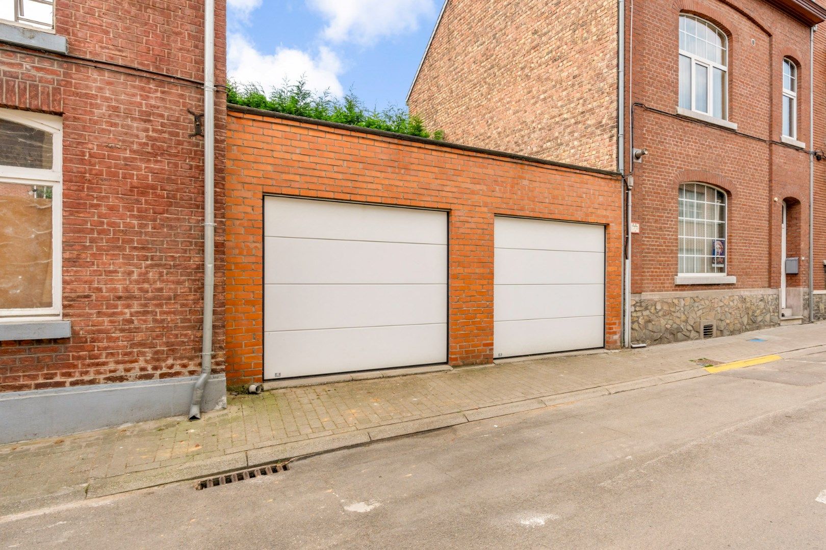 Prachtig herenhuis met 4 slaapkamers, tuin en dubbele garage in Tongeren centrum foto 3