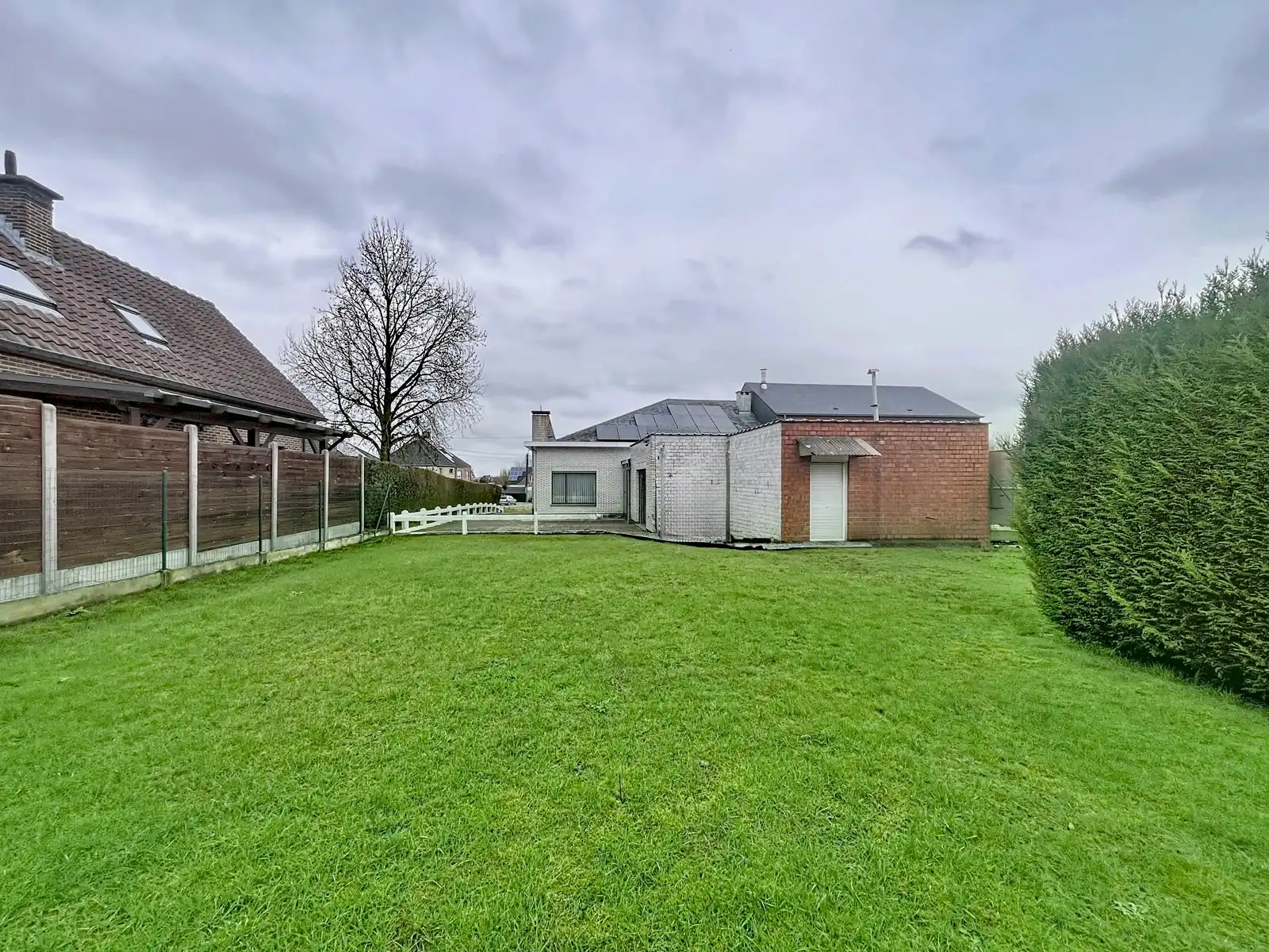 Rustig gelegen, halfopen Bungalow met véél potentieel! foto 19