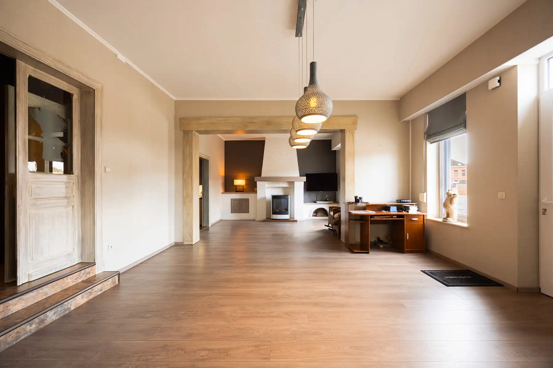 Veelzijdig handelspand met ruime woning op toplocatie foto 3