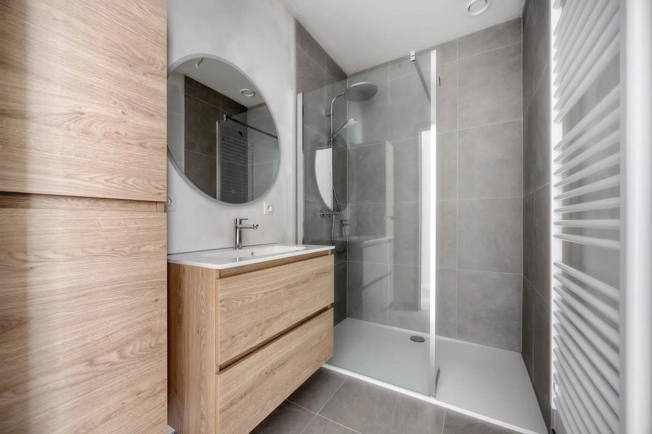 Stijlvol gelijkvloers appartement met tuin foto 11