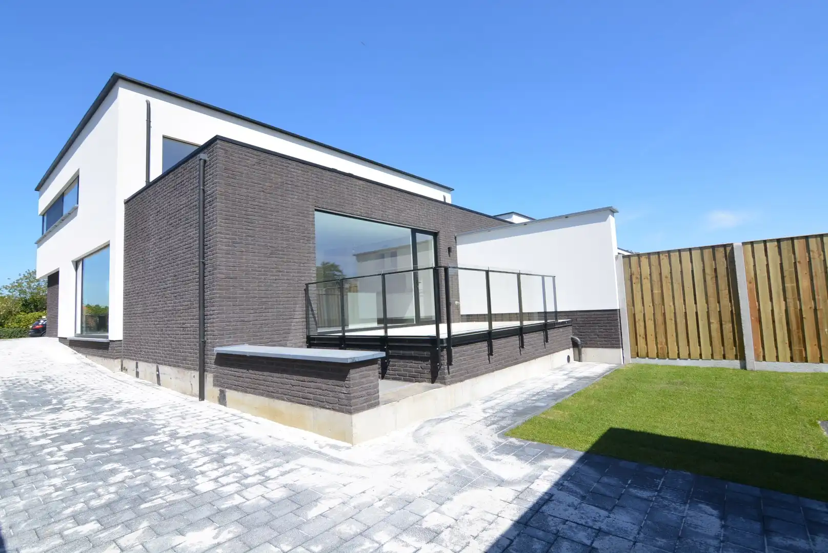 Moderne, energiezuinige, halfvrijstaande woning met carport op 3 a 80 ca. foto 19