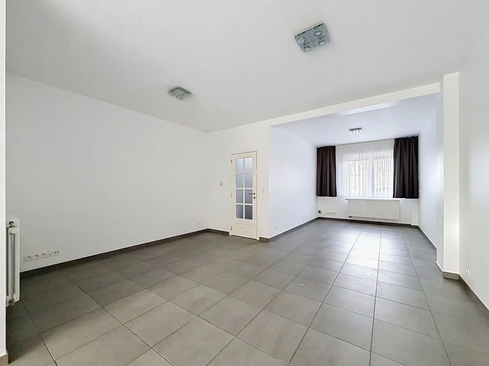 Instapklare gezinswoning met 4 SLPK, 3 Badkamers én Tuin! foto 5