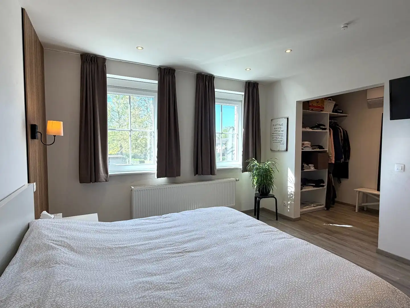 Prachtige woning met 3 slaapkamers, zonnepanelen en thuisbatterijen op rustige ligging! foto 16