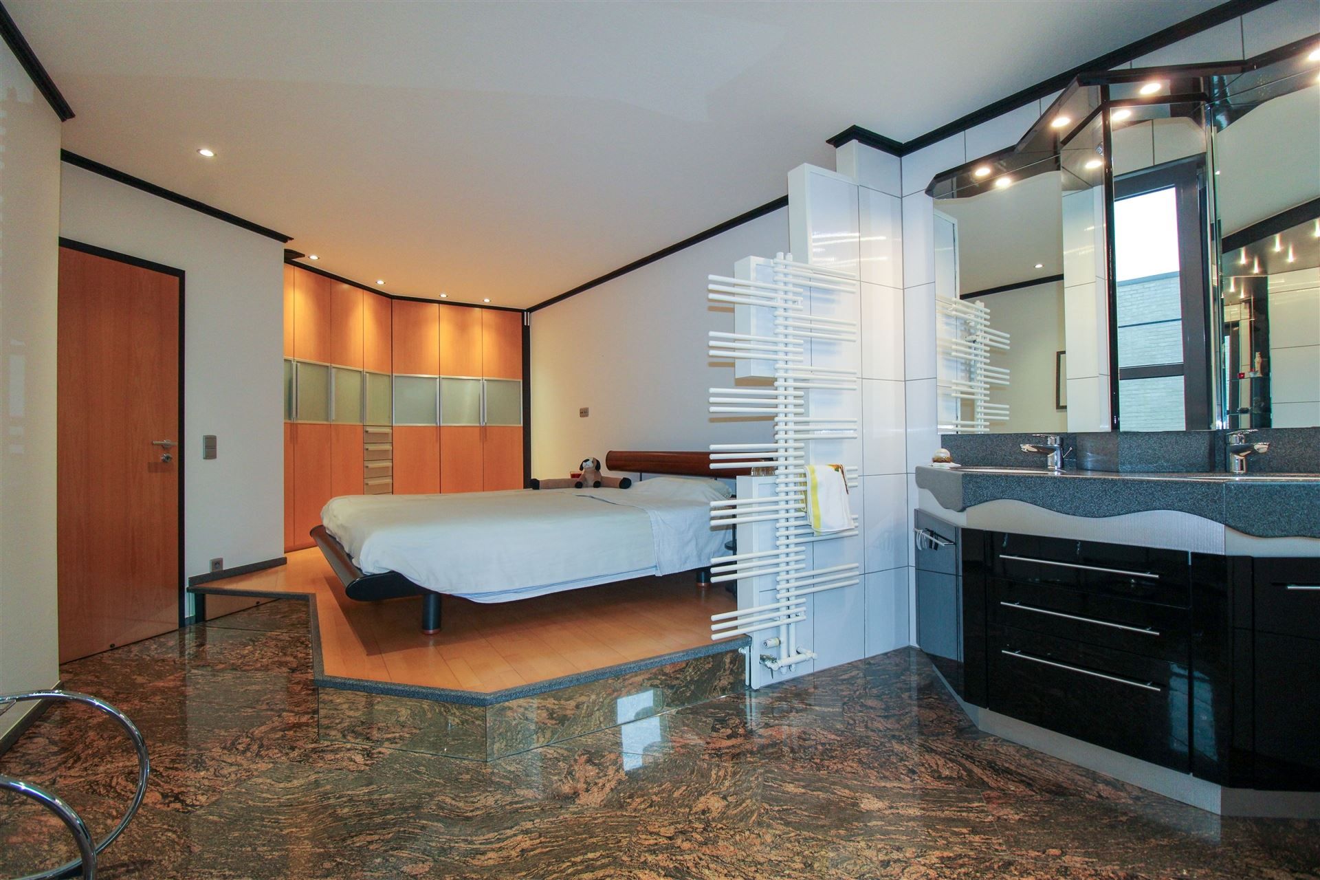 Grotestraat 332/2 – genieten van comfort, sauna, ruime inpandige garage, prachtig aangelegde tuin en een uniek uitzicht over de Maas! foto 7