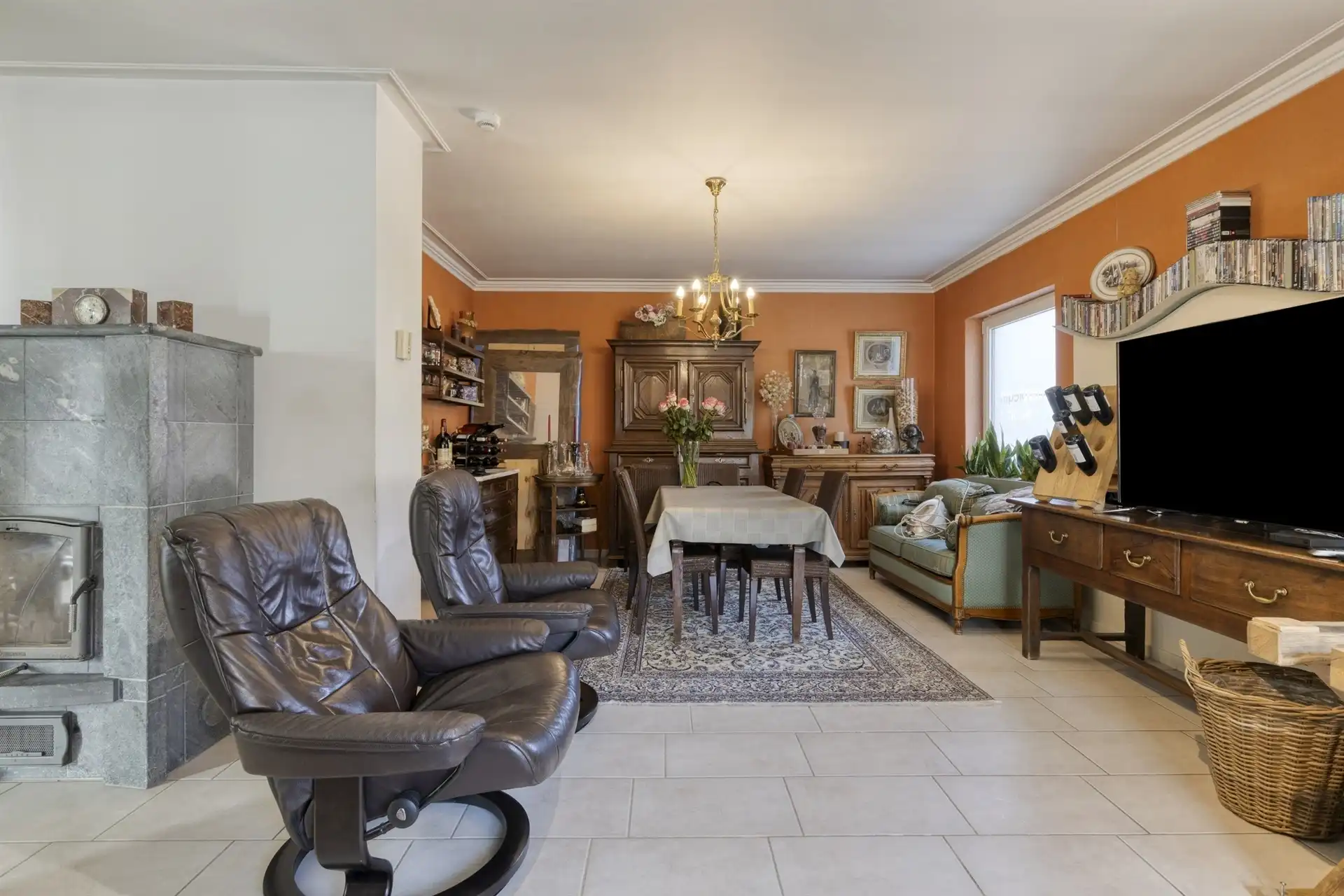 Karaktervolle, ruime villa met 4 slaapkamers foto 8