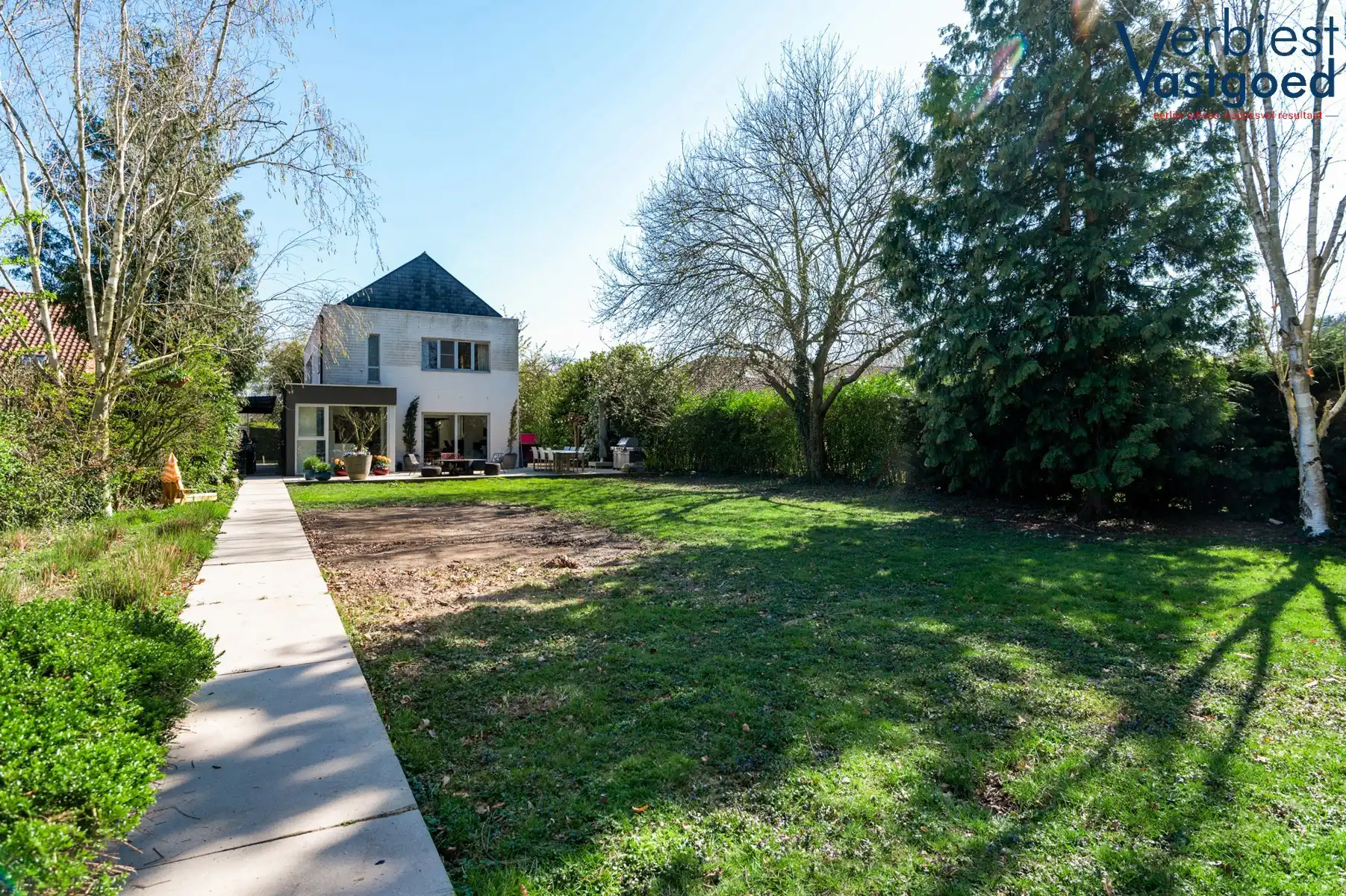 Exclusieve en lichtrijke villa met tuin op toplocatie foto 17