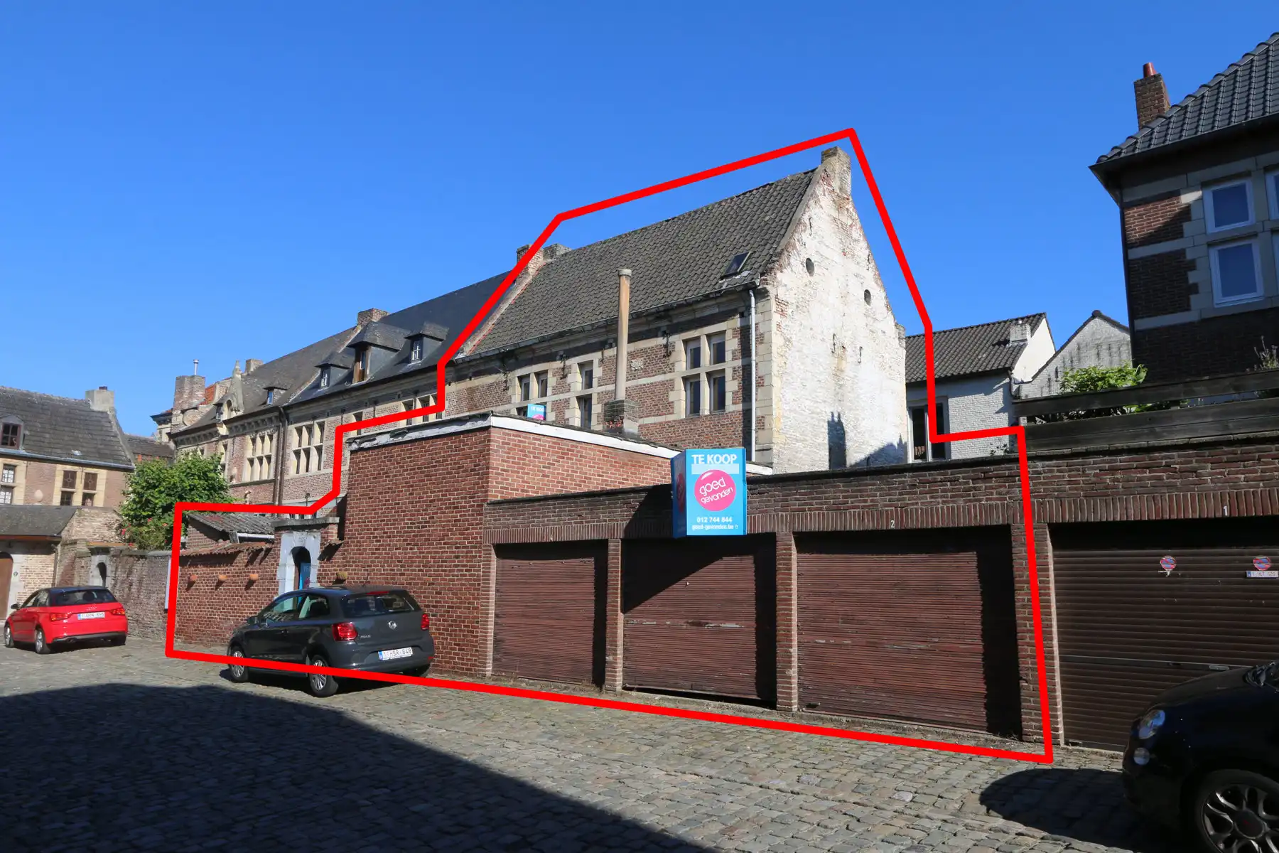 Authentieke begijnenwoning + bouwperceel met 6 garageboxen foto 5