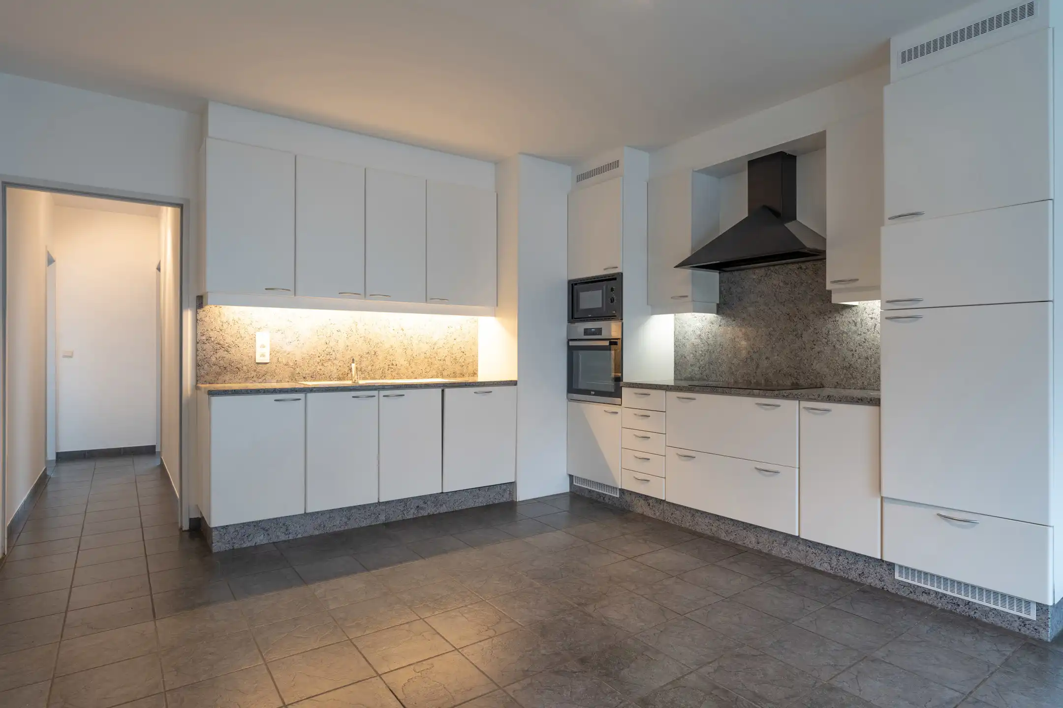 Ruim 3-slaapkamer appartement met terras te Turnhout. foto 3