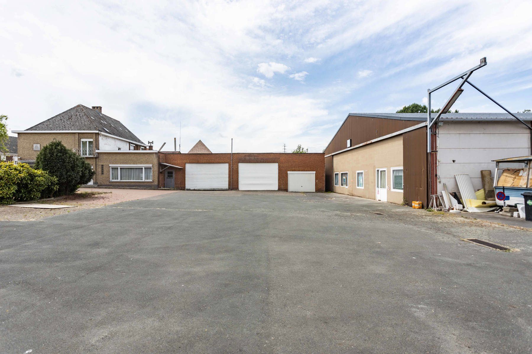 Investeringsproject op 4123 m2, 2 woningen + loods foto 11