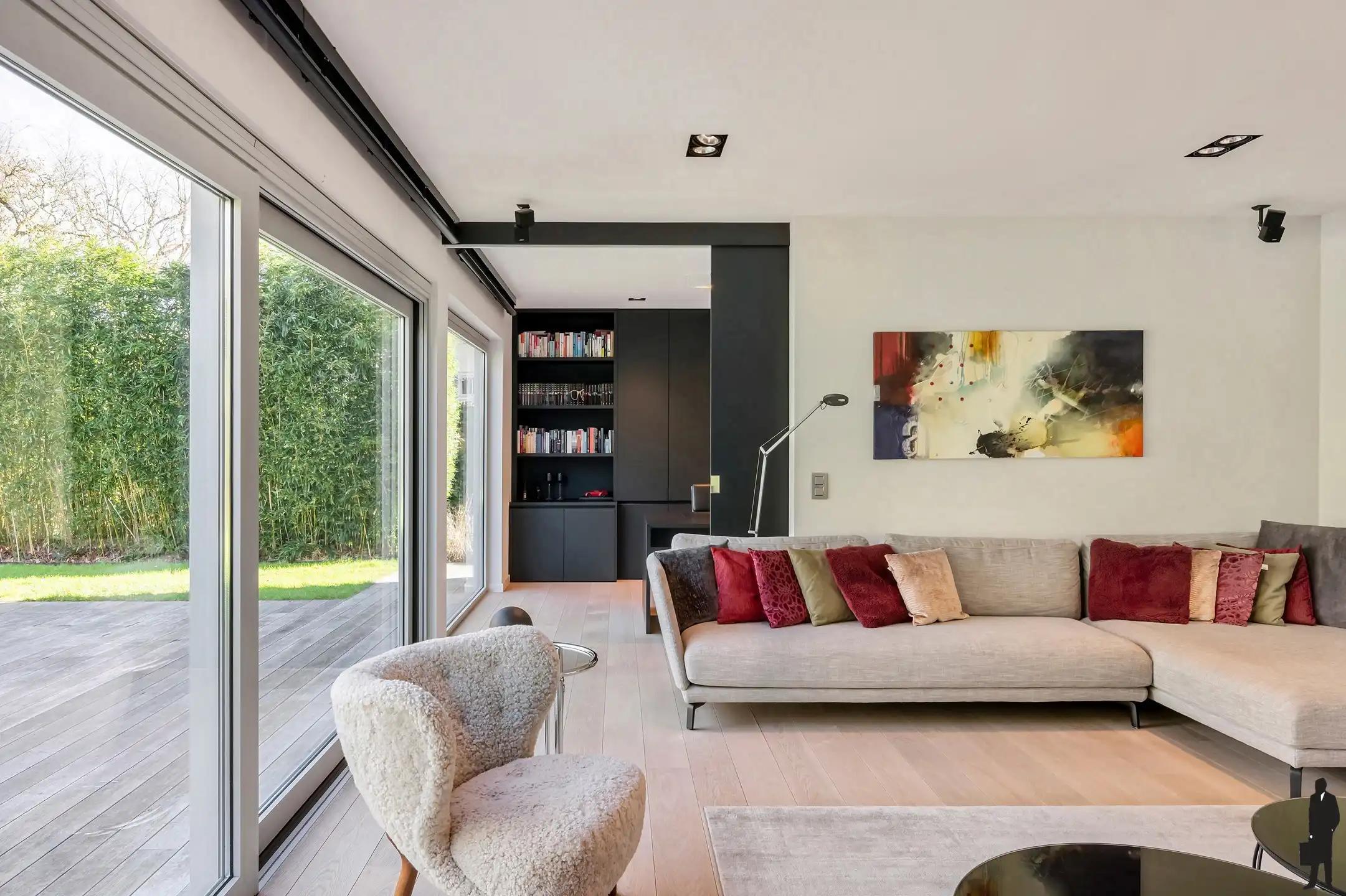Moderne, vrijstaande villa op ca.1.380 m² met zwembad op toplocatie te Vriesdonk! foto 4