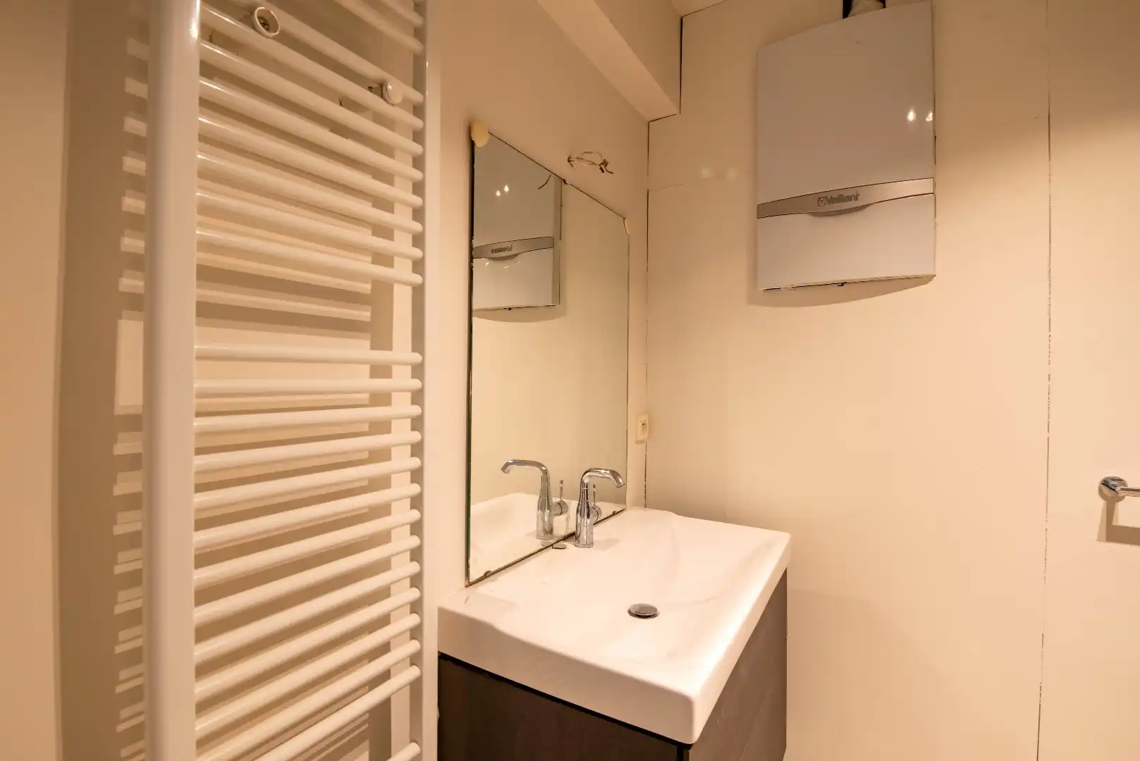 Volledig gerenoveerd appartement met 2 slk en terras foto 12