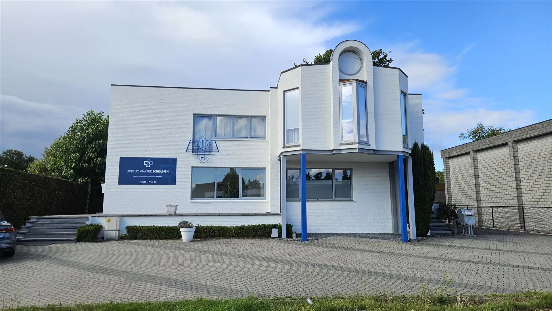 handelspand met woonst foto {{pictureIndex}}