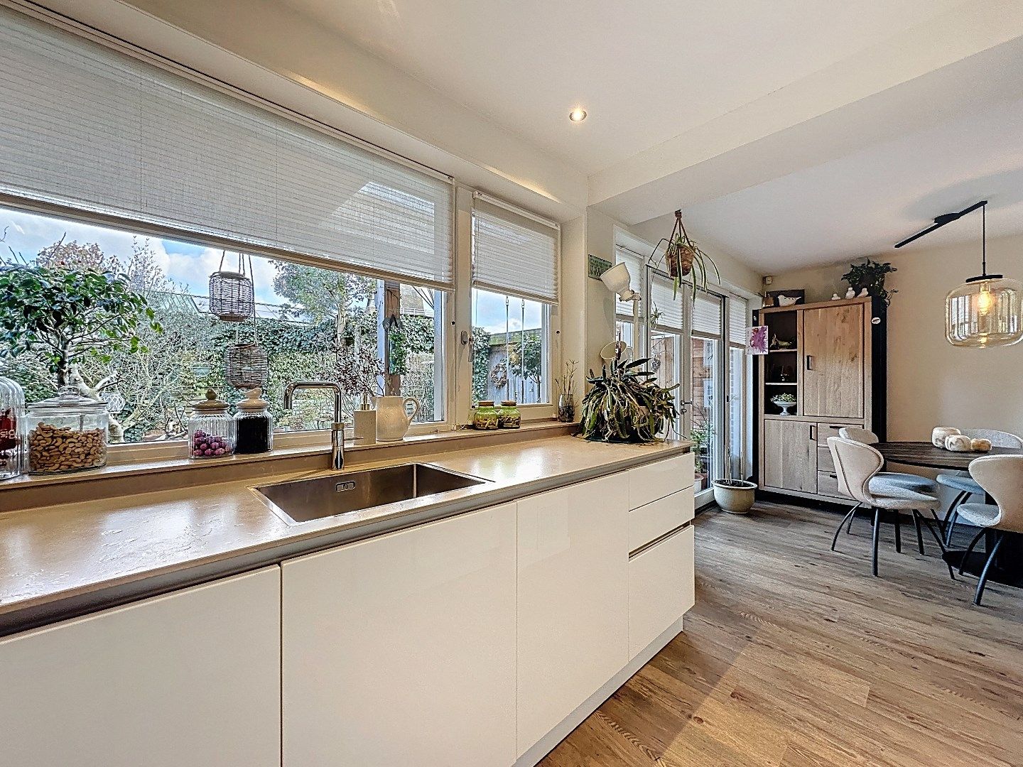 Luxe woning aan de voet van "de Brak" in Sluis foto 14