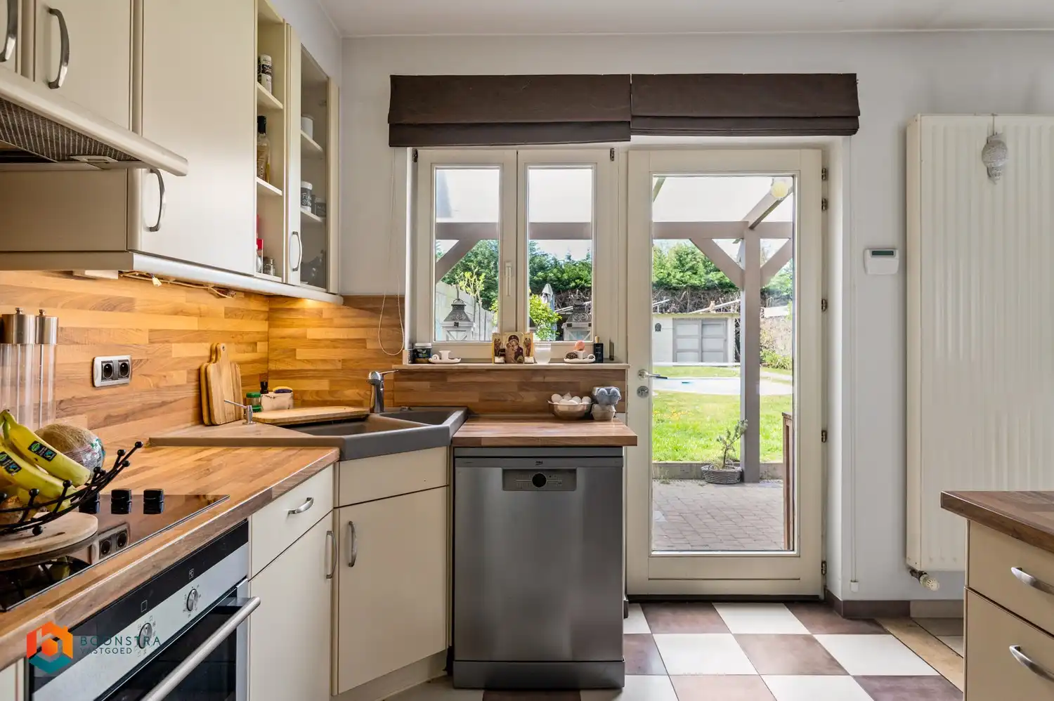 Instapklare woning met 5 slpkrs, zwembad en leuke tuin te Schiplaken foto 9