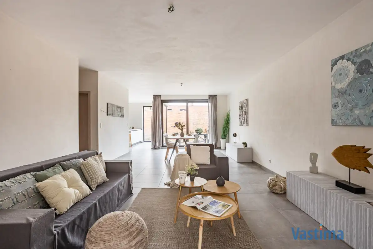 Nieuwbouw gesloten woning met 3 slaapkamers, garage en tuin foto {{pictureIndex}}