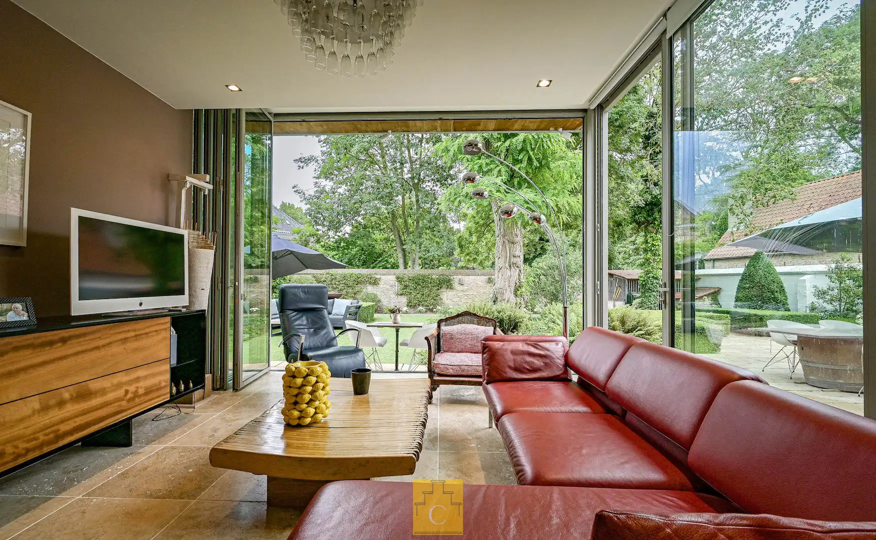 Een woning waar karakter en hedendaagse architectuur elkaar perfect aanvullen. foto 7