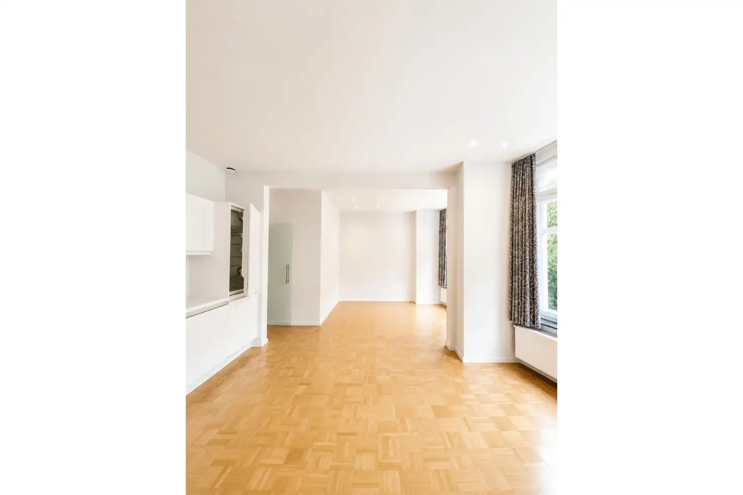 Gerenoveerd appartement op toplocatie aan het Prinses Clémentinaplein in Oostende foto 4