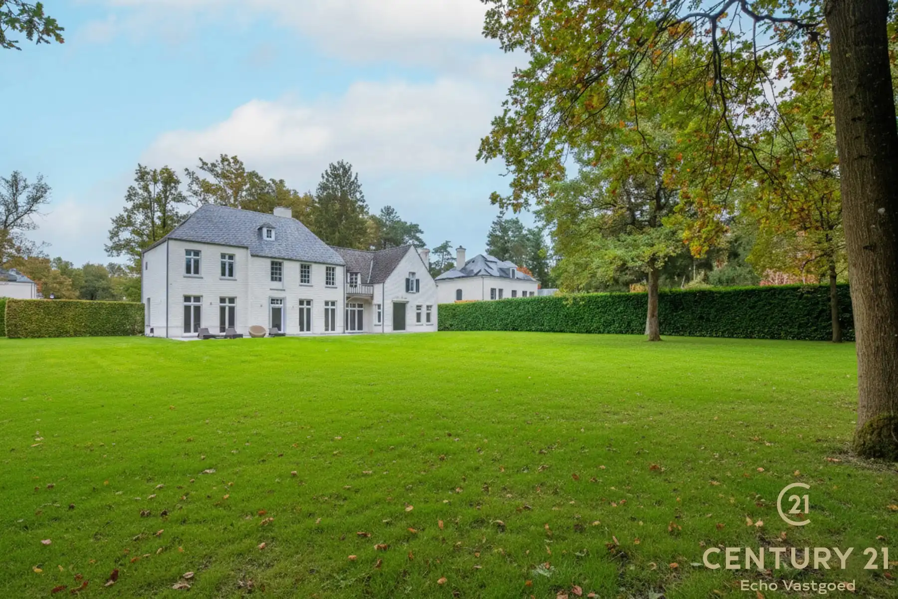 Unieke high-end villa met royaal woonoppervlak op 2415m² foto 27