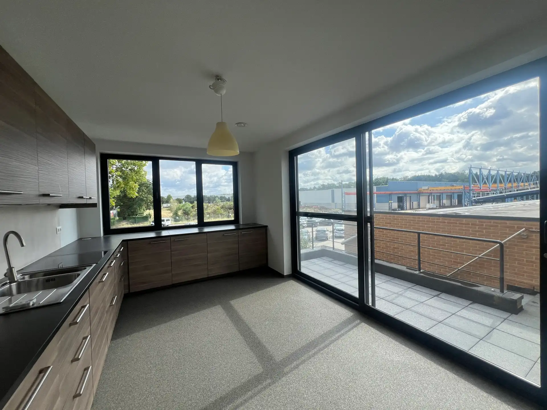 Bedrijfsgebouw met kantoren en woning in Houthalen foto 12