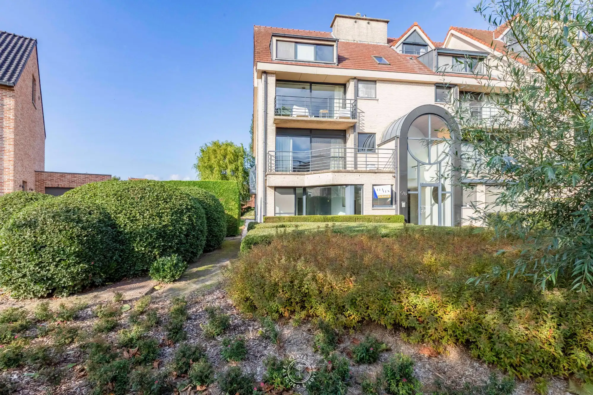 Ruim gelijkvloers appartement met drie slaapkamers foto 2