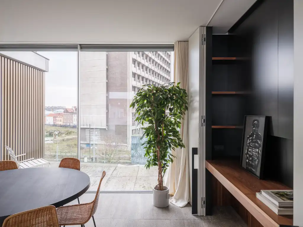 High-end duplexpenthouse met drie terrassen, gelegen in een architecturaal hoogstaand gebouw naar ontwerp van Element Architecten. foto 9