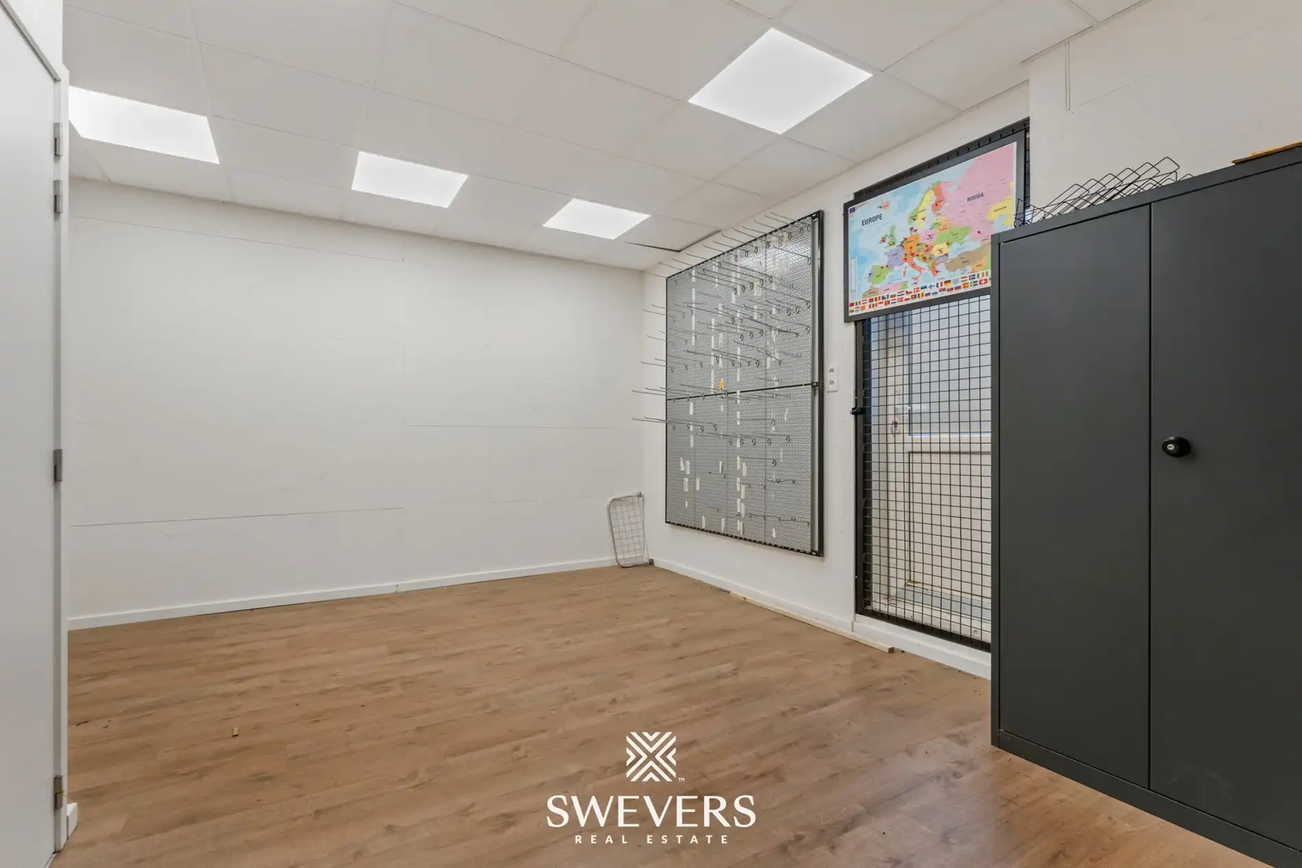 Uitzonderlijke mooi gelegen en ruime (391m²) handelsruimte in het volle centrum van Leopoldsburg foto 28