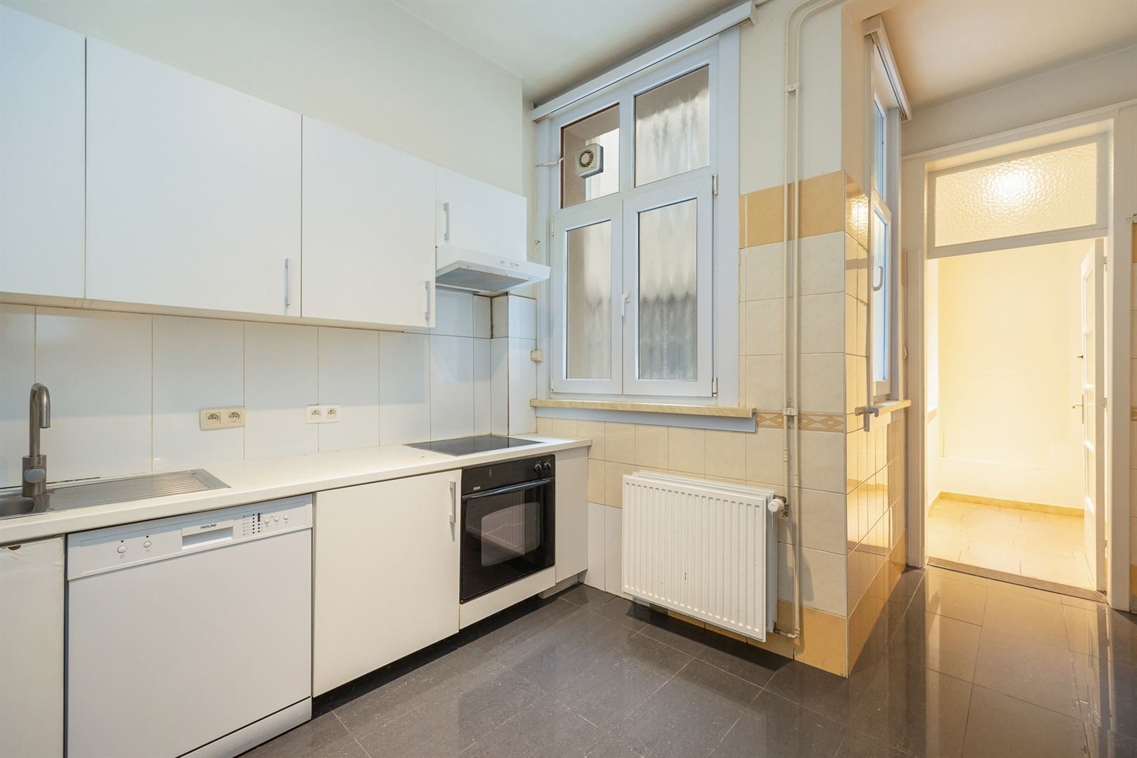 Op te frissen appartement in befaamde Meirbuilding foto 14