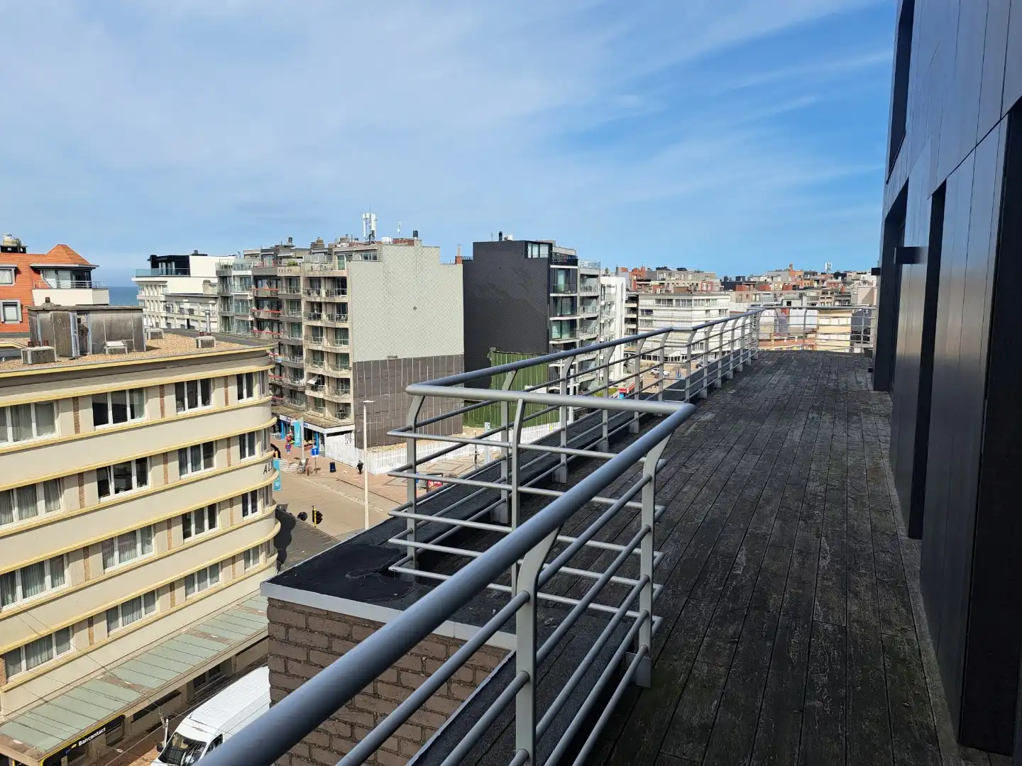 Centraal gelegen ruim  appartement TE HUUR op JAARBASIS foto 6