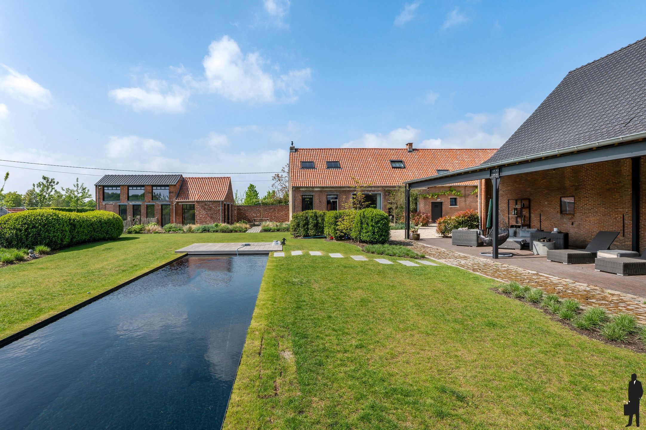 Unieke hoeve met schuur en bijgebouw op een perceel van 1ha foto 4