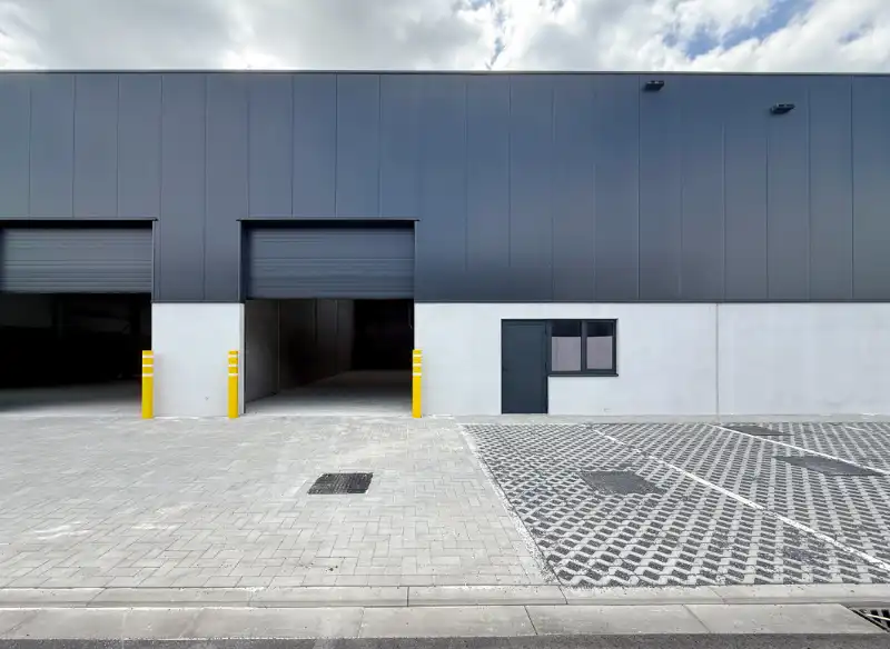 KMO-unit te koop foto {{pictureIndex}}