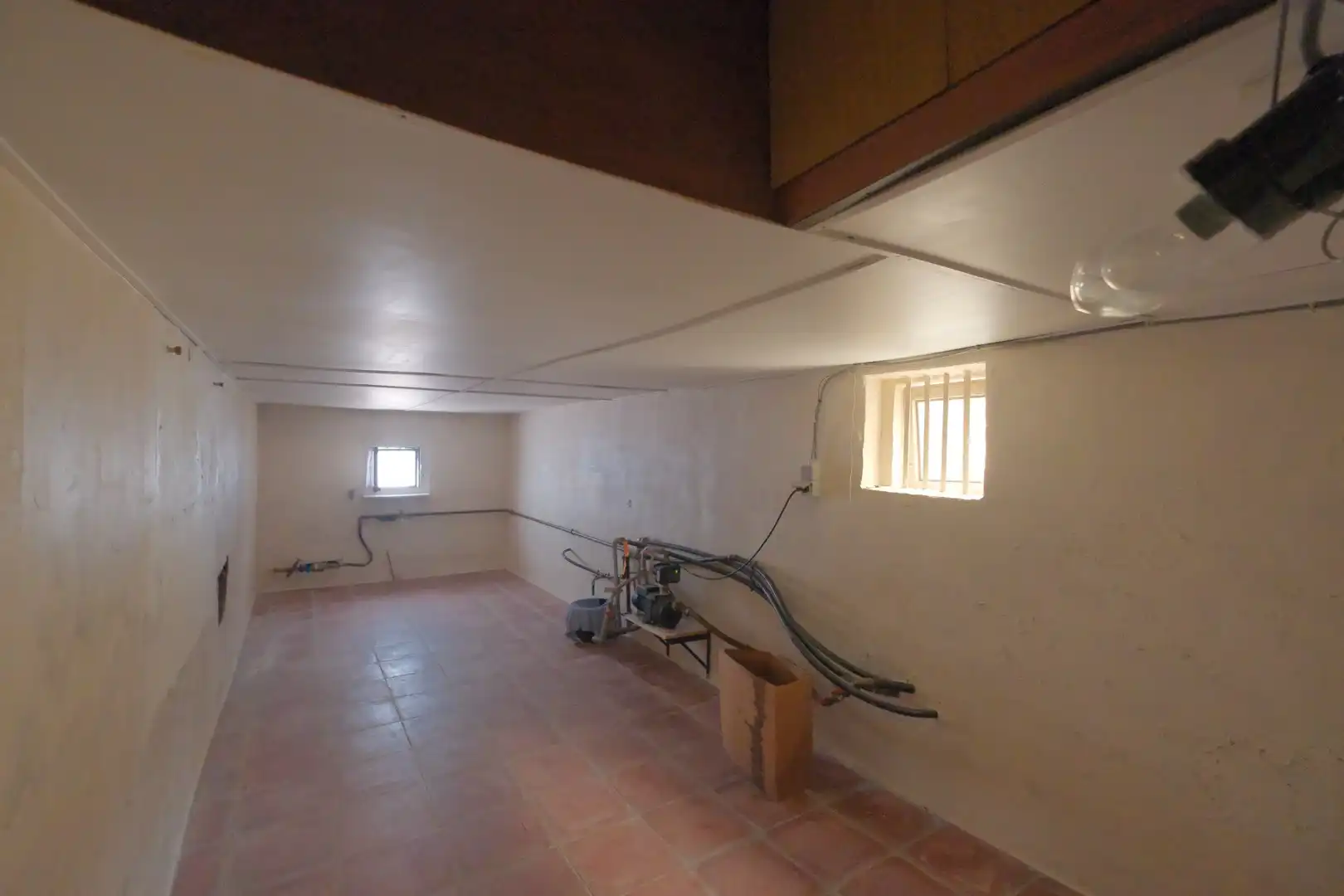Kortemark - Rustig gelegen woning met 2 loodsen! foto 14