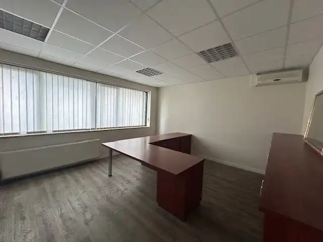 MULTI FUNCTIONEEL BEDRIJFSPAND MET KANTOREN EN APPARTEMENT foto 15