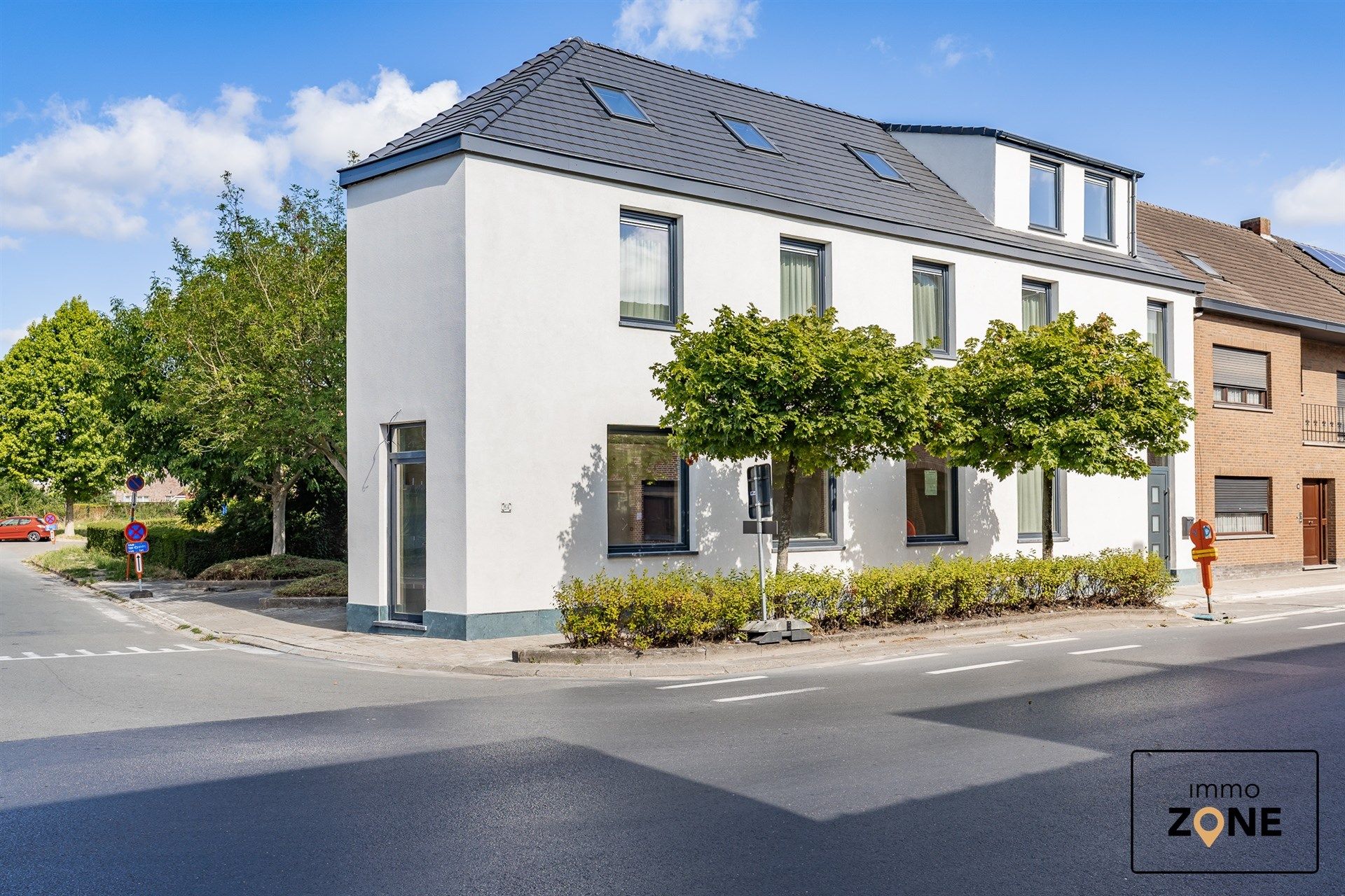 Karaktervolle handelswoning met ruim appartement in Hamme! foto {{pictureIndex}}