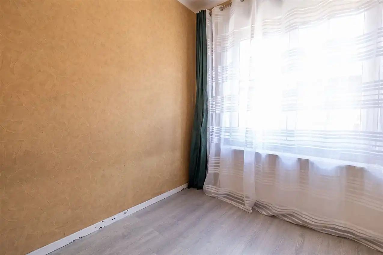 Ruime woning met zuidgerichte tuin en garage in rustige straat nabij centrum. EPC C en 5+ slaapkamers. foto 16