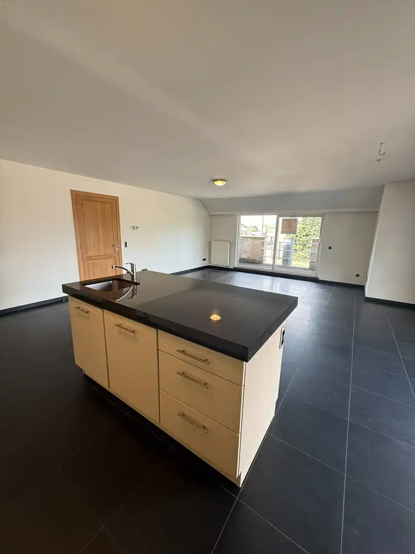 Ruim appartement met 2 slaapkamers en 2 terrassen op een vlot bereikbare locatie in Achel. foto 6